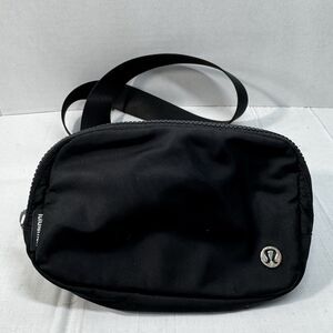 Lululemon Everywhere Black Belt Bag Men's 1L Fanny Pack Adjustable Strap Unisex